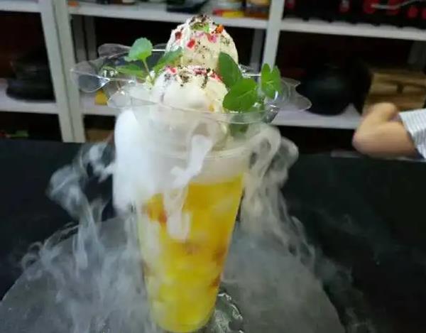 液氮冰淇淋 液氮冰淇淋