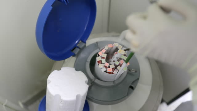 開啟液氮罐 開啟液氮罐